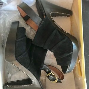 Lucky Brand Suede peep toe platform heels